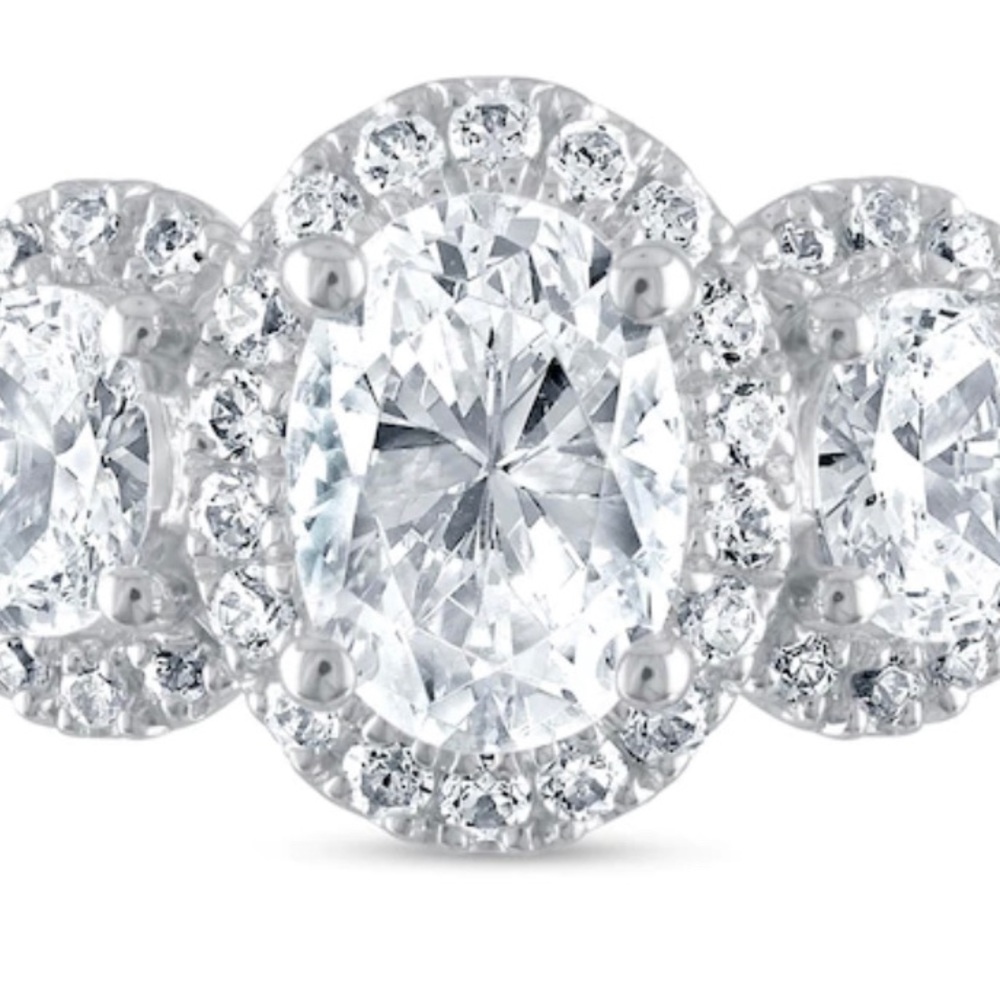 Vera Wang Wedding Ring - Picture 2 of 6